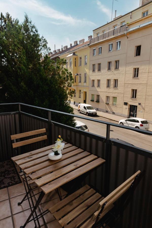 Beautiful 2-Bedroom Apartment Near Schoenbrunn Viena Exterior foto